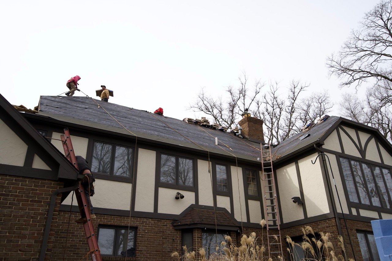 Deerfield Township Roofing crew working in Mason, Ohio